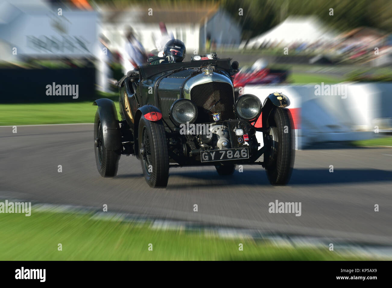 Robert Fink, Bentley 4 ½ Liter-, GY7846, Brooklands Trophäe, Goodwood Revival 2015, 2015, Brooklands Trophäe, Chris McEvoy, Rundstrecke, Stockfoto