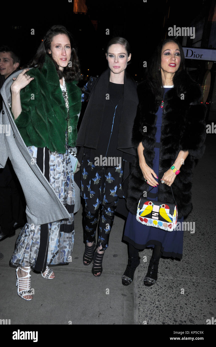 NEW YORK, NY - 13. Februar: Anna Cleveland, Coco Rocha, Pat Cleveland besuchen FENDI feiert die Eröffnung des New York Flagship Store am 13. Februar 2015 in New York City. Personen: Anna Cleveland, Coco Rocha, Pat Cleveland Stockfoto