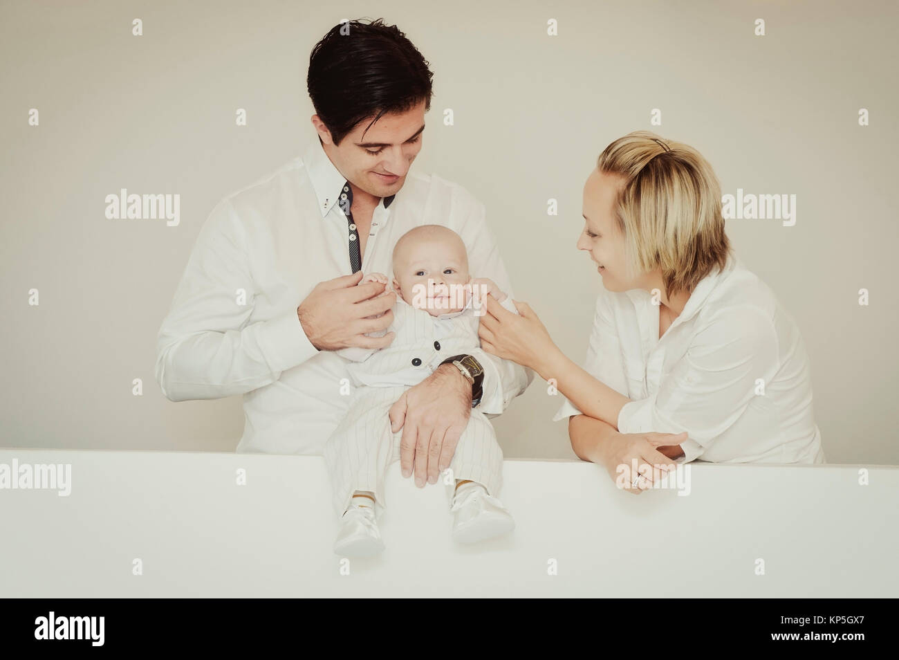 Familie Mit Baby - Familie Stockfoto