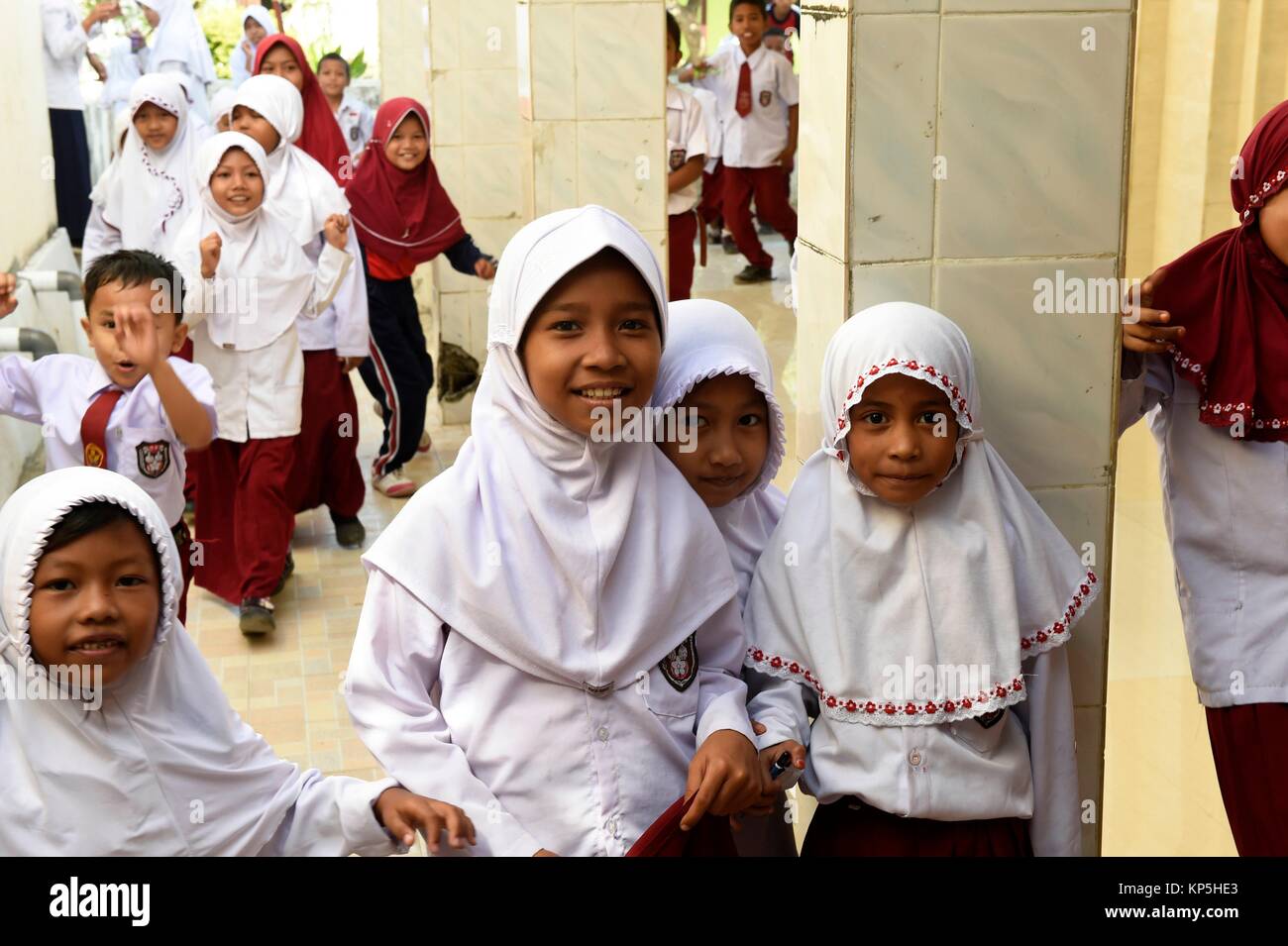 Indonesische muslimische Mädchen, Insel Sulawesi, Indonesien. Stockfoto