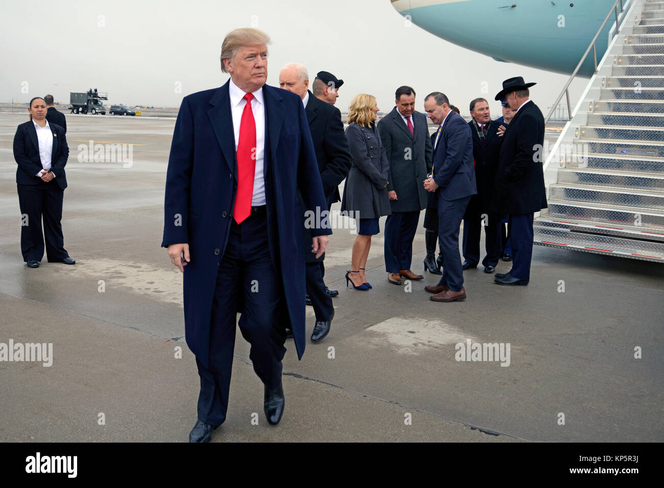 Us-Präsident Donald Trump kommt an der Ronald R. WRIGHT Air National Guard Base Dezember 4, 2017 in Salt Lake City, Utah. (Foto von Annie Edwards über Planetpix) Stockfoto
