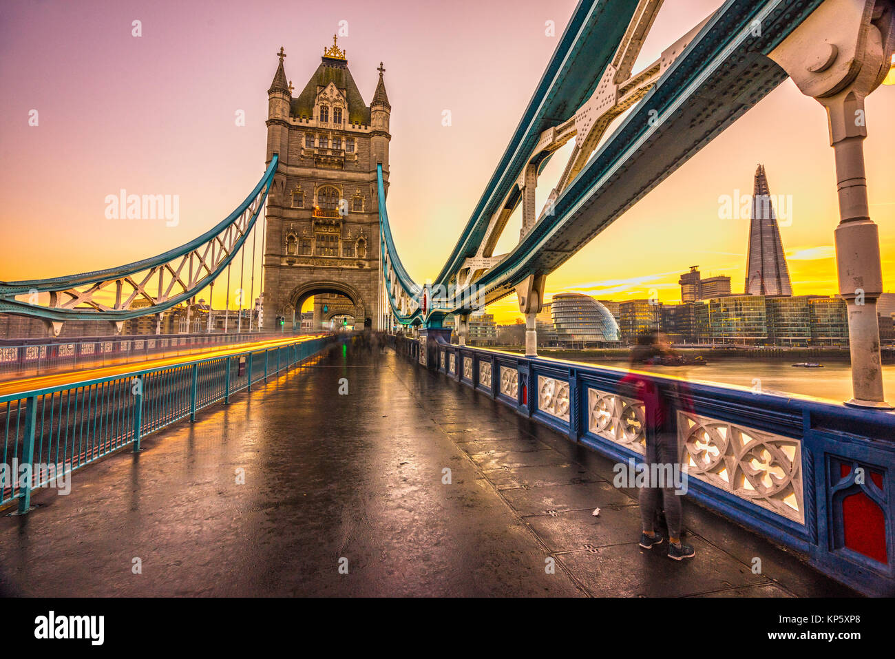 Tower Bridge, London City Hall und der Shard Gebäude, London, UK Stockfoto