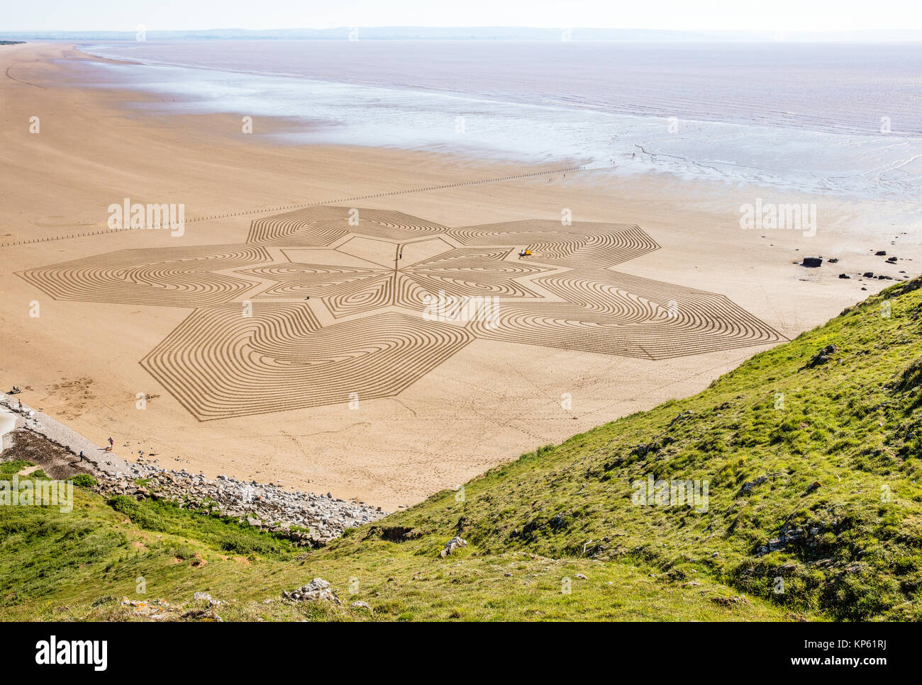 Auf der Suche von Brean auf dem zwei Hektar großen geometrischen sand Muster, Zeichnung von Sand artist Simon Beck bei Ebbe erstellt - Somerset UK Stockfoto