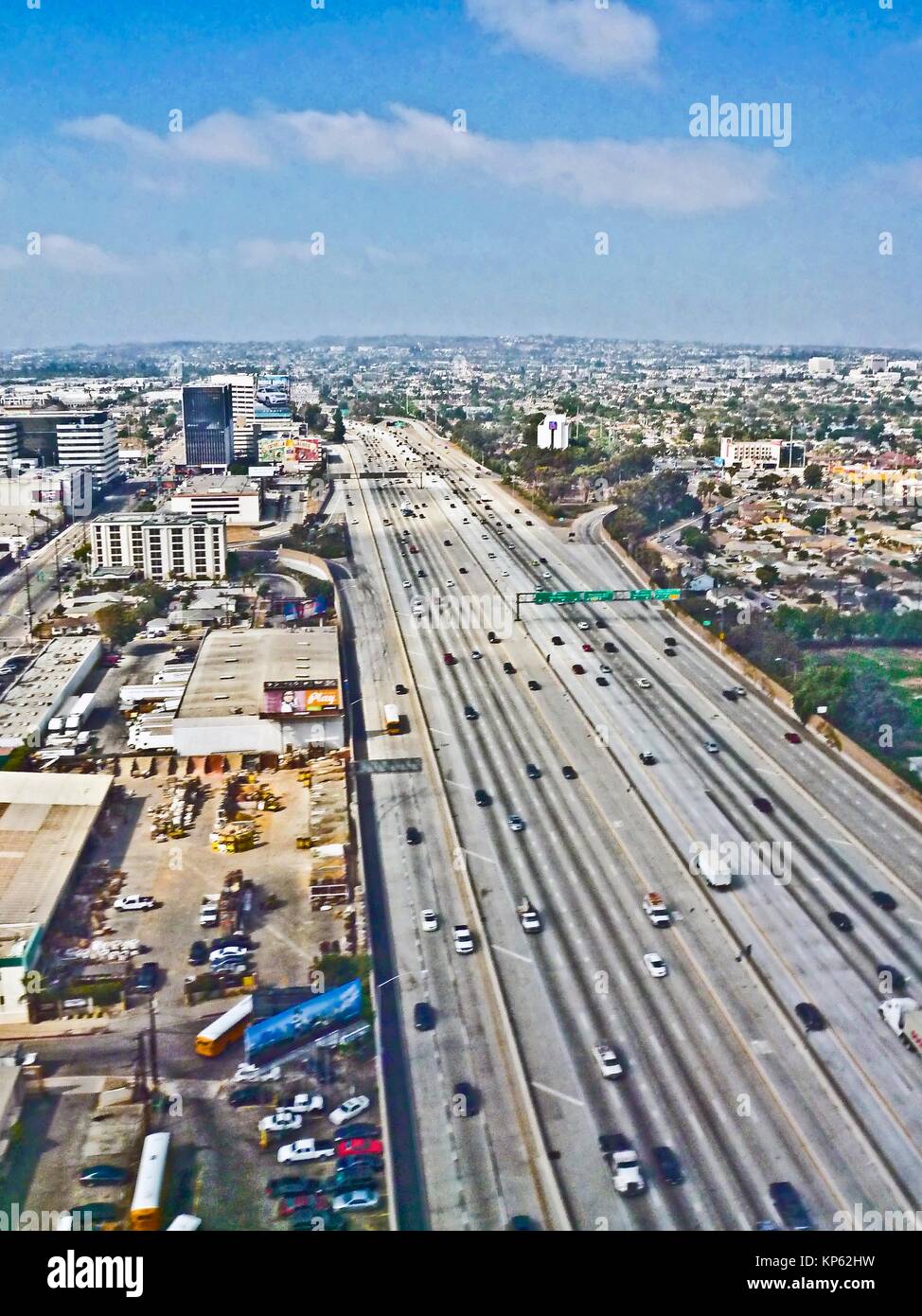 San Diego Freeway (I405) in der Nähe des Flughafens Los Angeles an einem Tag mit remarkbly wenig Verkehr. Stockfoto