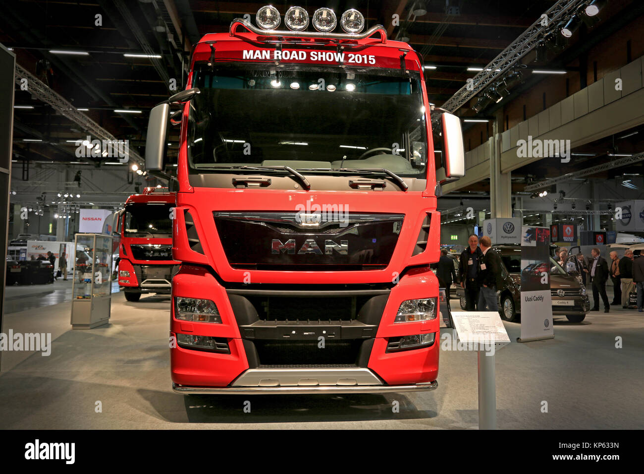 HELSINKI, Finnland - 11. JUNI 2015: Konekesko Oy Mann präsentiert den neuen MAN TGX 26.560 Lkw Logistik Transport 2015. Stockfoto