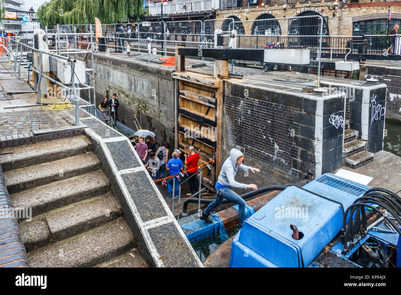 Camden Lock auf das Regent's Canal, Camden Town, London, UK, für die Sanierung von Altbauten in September 2016 geleert Stockfoto