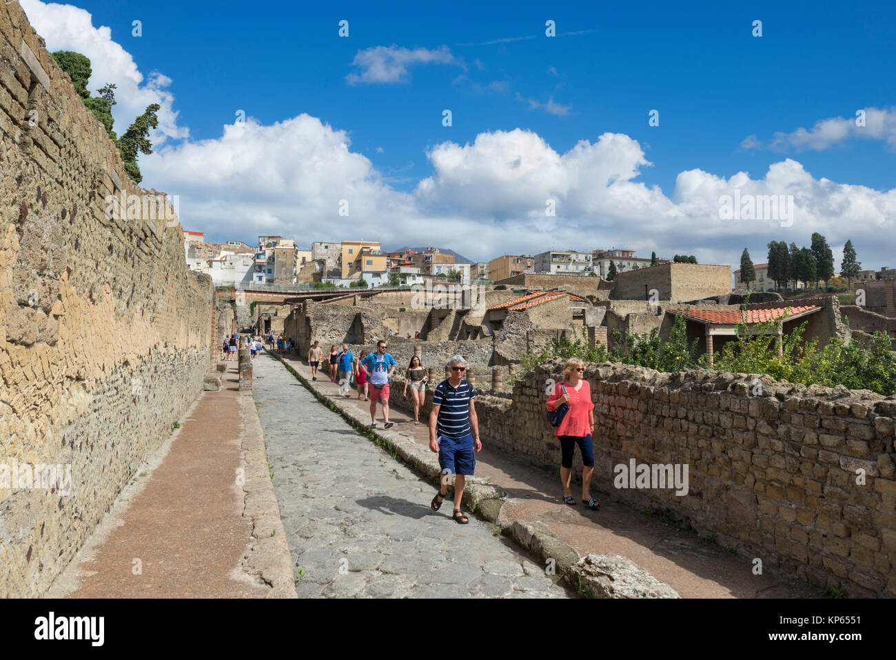 Touristen in die römischen Ruinen von Herculaneum (herculaneum), Neapel, Kampanien, Italien Stockfoto