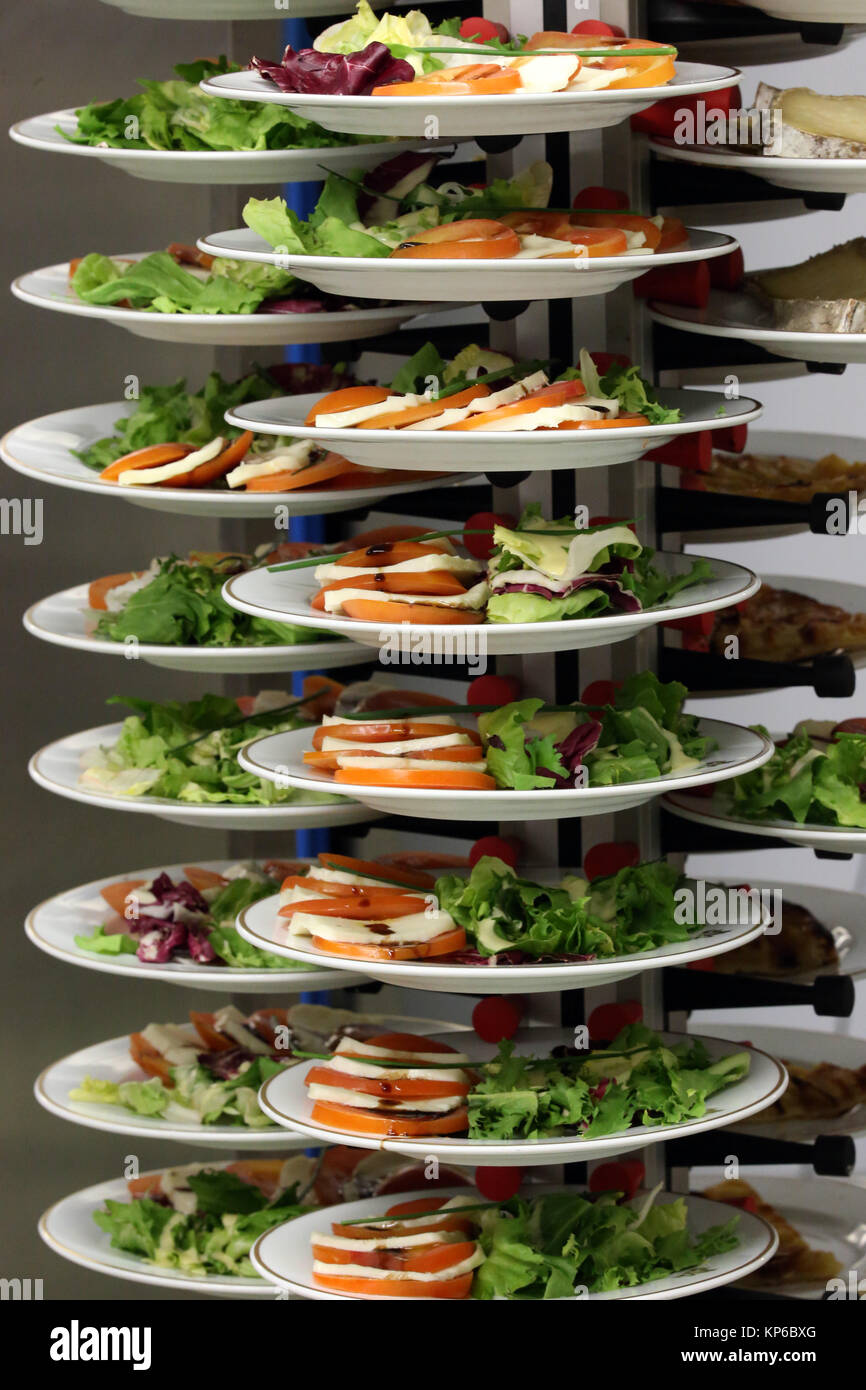 Kantine. Platten mit Salat. Frankreich. Stockfoto