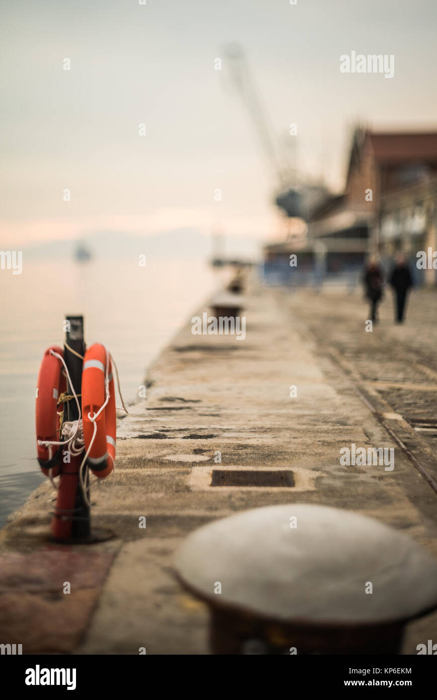 Blick auf den Hafen von Thessaloniki, mit Kipp- und shif Linse Stockfoto