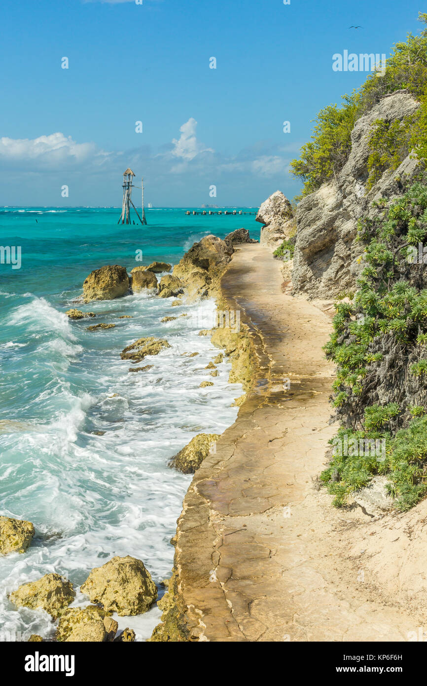 Weg entlang der Küste von Punta Sur | Isla Mujeres | Mexiko Stockfoto