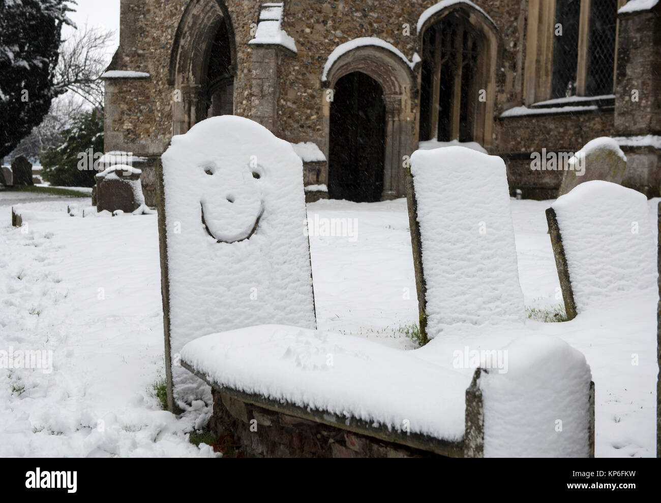 Thaxted Friedhof im Schnee. Dec 2017 Stockfoto