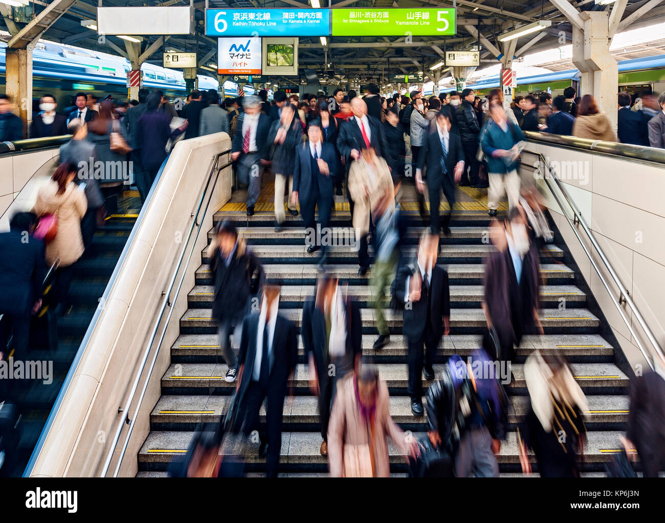Überfüllte Bahnhof Tokyo Station Yamanote Linie Japan Stockfoto