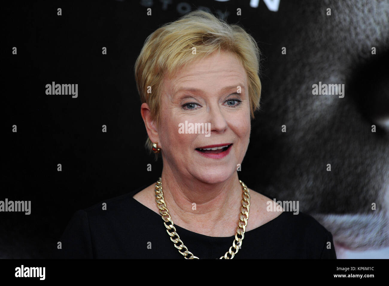 NEW YORK, NY - Dezember 16: Eve Plumb besucht die "Erschütterung" New York Premiere bei AMC Loews Lincoln Square am 16 Dezember, 2015 in New York City. Personen: Eve Plumb Stockfoto