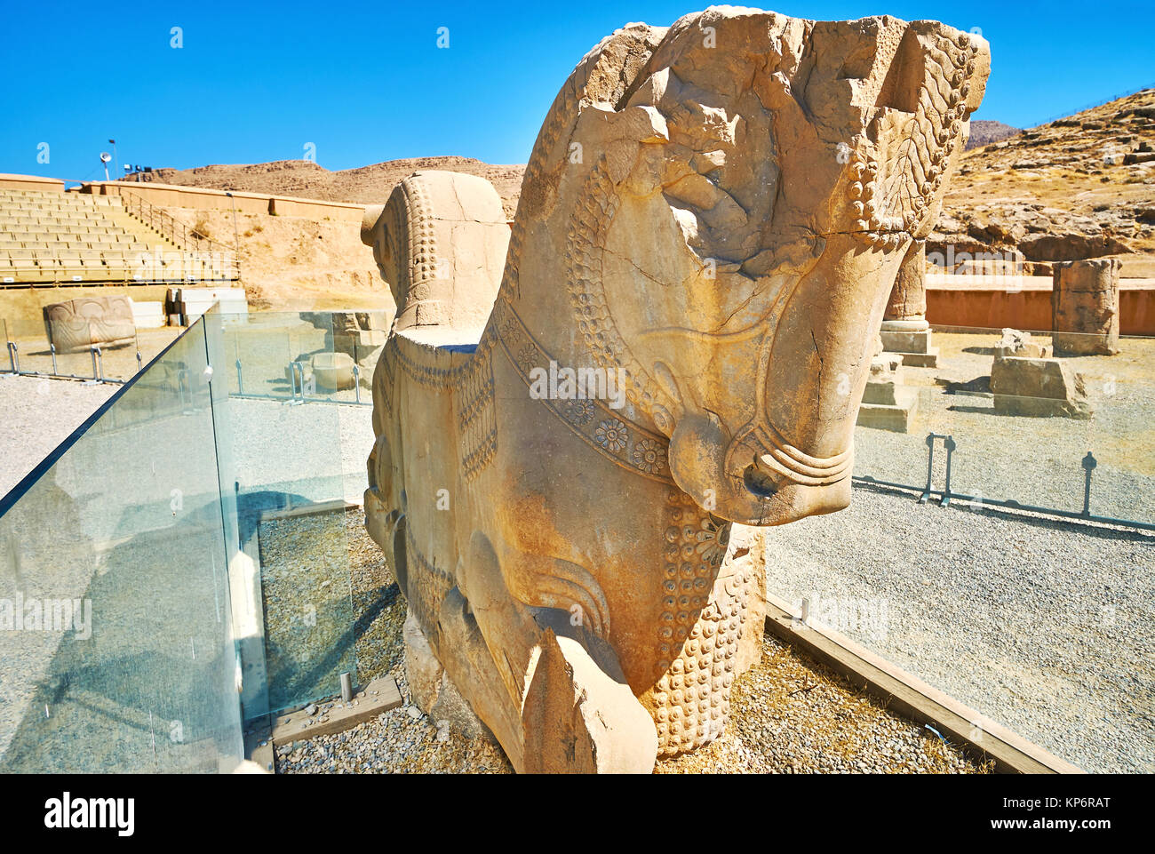 Der Stein Pferd protome ist mit geschnitzten Mustern verziert, Persepolis archäologische Stätte, der Iran. Stockfoto