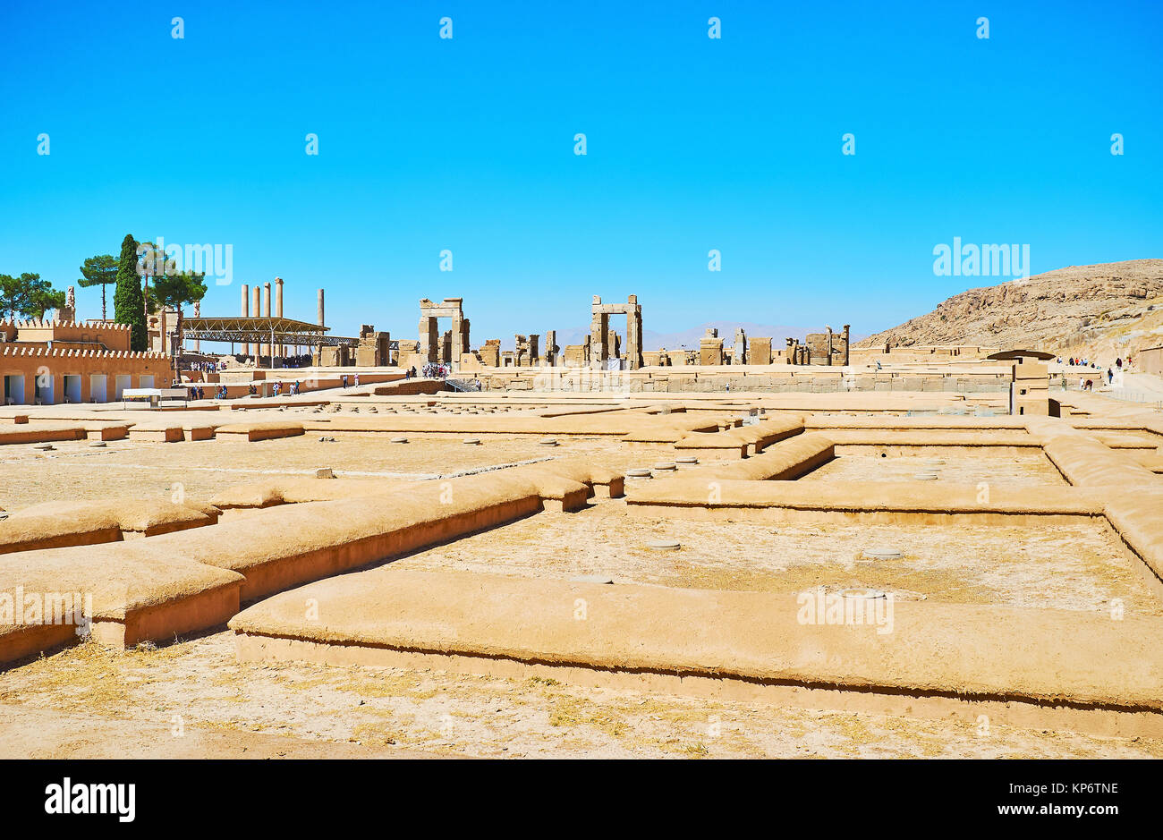 Die Gründung der Schatzkammer - die ältesten Gebäude von Persepolis archäologische Stätte, der Iran. Stockfoto