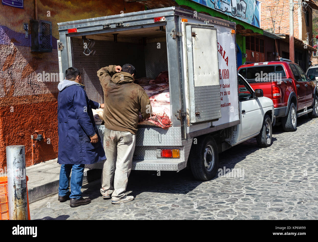 Van liefert Fleisch zu einem Speicher, Ajijic, Jalisco, Mexiko Stockfoto