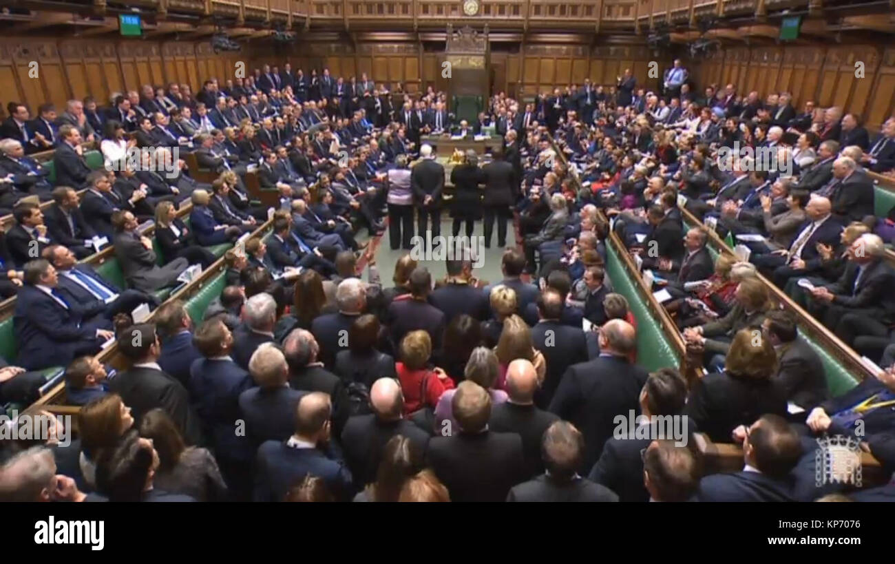 Abgeordnete im Londoner Unterhaus, wo die Regierung ihre erste Niederlage gegen das Gesetz über den Austritt der Europäischen Union erlitten hat, nachdem die Abgeordneten einen Tory-Rebellen-Änderungsantrag für eine „meinungsvolle Abstimmung“ über jeden Brexit-Deal mit 309 zu 305 Stimmen, mit Mehrheit vier, unterstützt hatten. Stockfoto