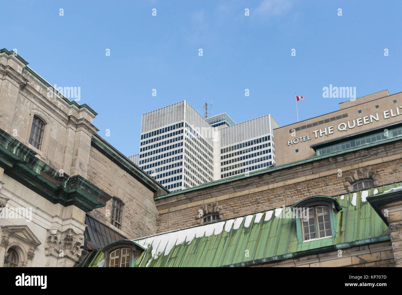 Montreal, Kanada - Dezember 11, 2017: Victoria Platz man Wolkenkratzer und die Queen Elizabeth Hotel in Montreal Downtown, Kanada Stockfoto