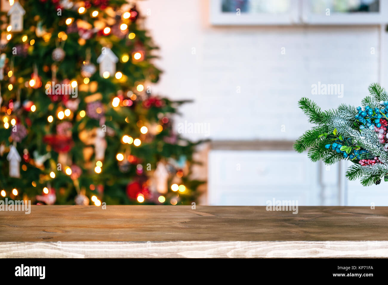 Weihnachten Hintergrund mit leeren rustikalen Tisch Stockfoto