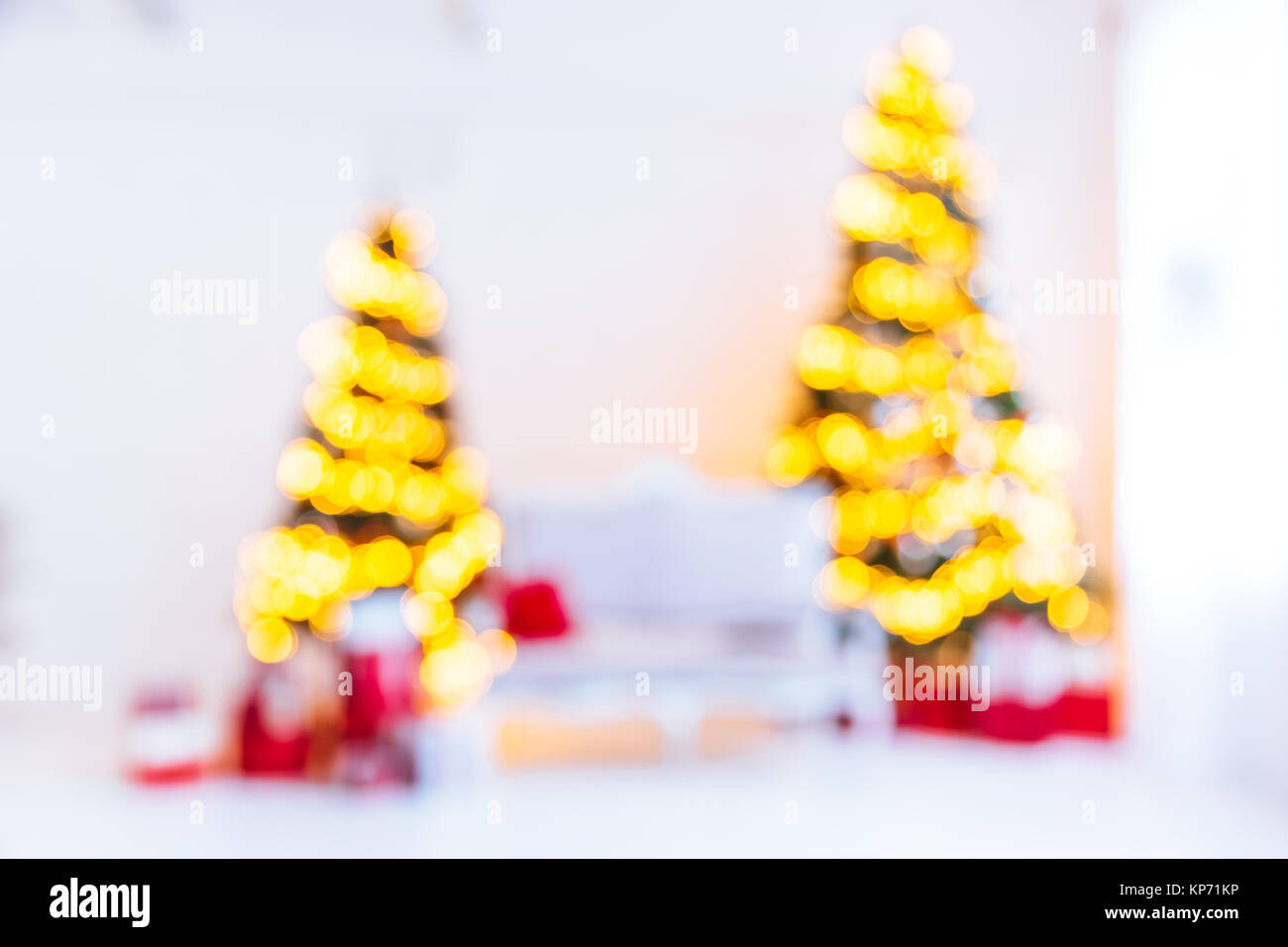 Ferienwohnung Zimmer mit Weihnachtsbaum Aus schuss für Foto Hintergrund eingerichtet Stockfoto