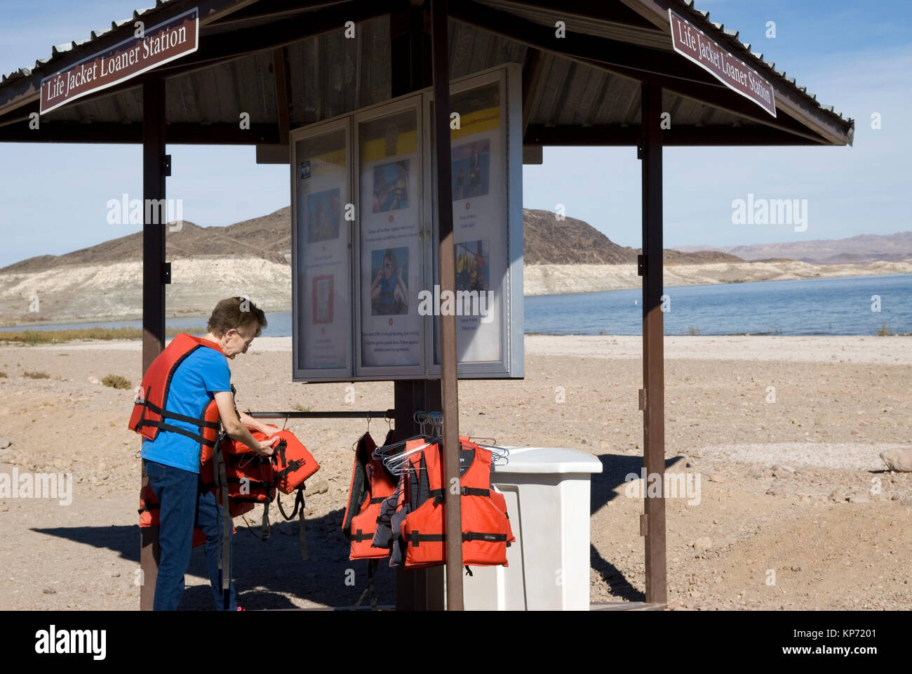 Schwimmweste Leihgerat Station Am Lake Mead National Recreation Area Nevada Usa Stockfotografie Alamy