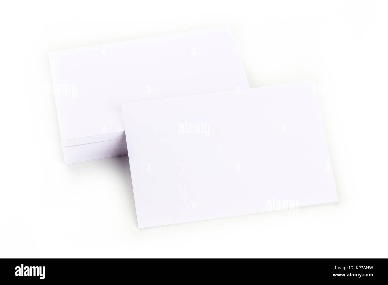 Ein mockup einer leeren weißen Visitenkarte auf einen weißen Hintergrund, mit einem Platz für Text Stockfoto