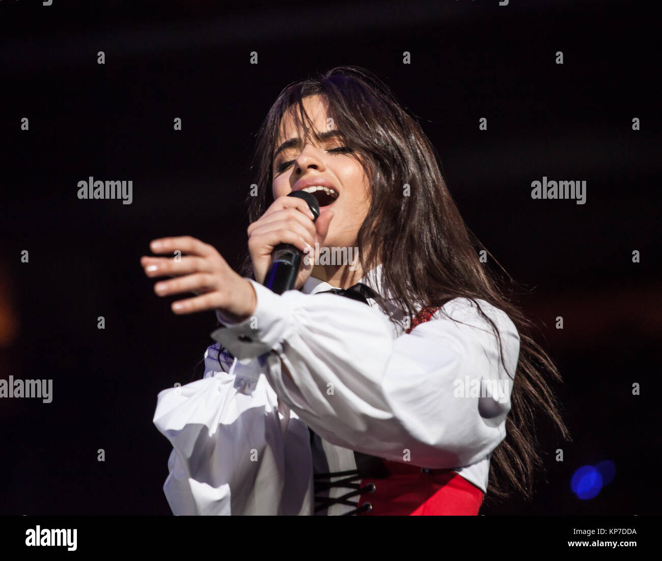 Sängerin Camila Cabello führt an iHeartRadio Jingle Ball 2017. Stockfoto