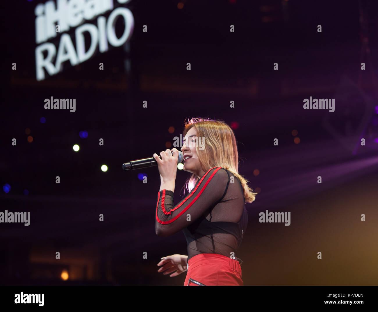 Julia Michaels führt an iHeartRadio Jingle Ball 2017. Stockfoto