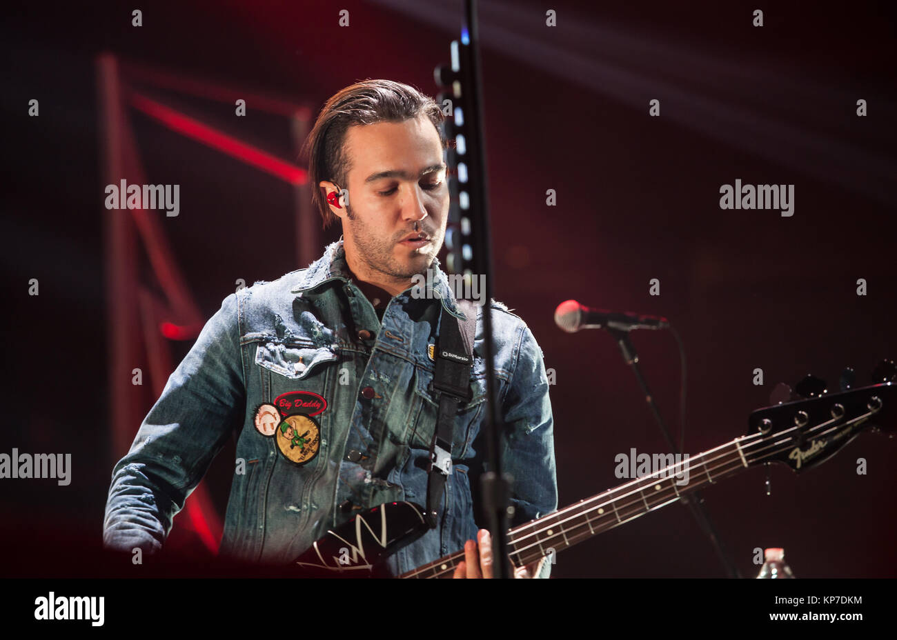 Pete Wentz von Fall Out Boy bei iHeartRadio Jingle Ball 2017. Stockfoto