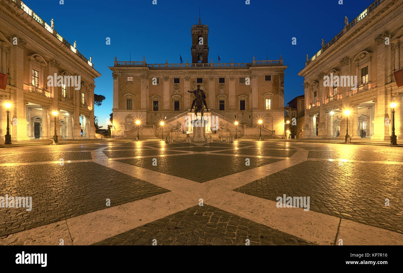 Piazza del Campidoglio auf dem Kapitol mit Palazzo Senatorenpalast und ...