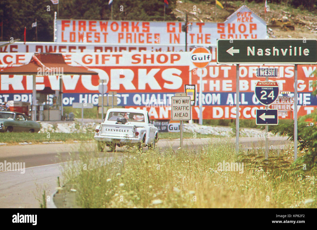 Visuelle Verschmutzung auf der Interstate 24 östlich von Nashville, Tennessee, September 1972. Stockfoto