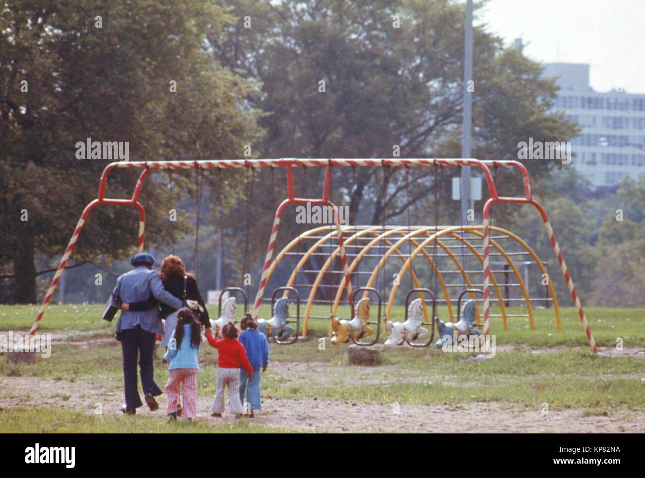 Familie in der Southside von Chicago Park in den frühen 1970er Jahren die heute für die bandenkriminalität bekannt ist. Stockfoto