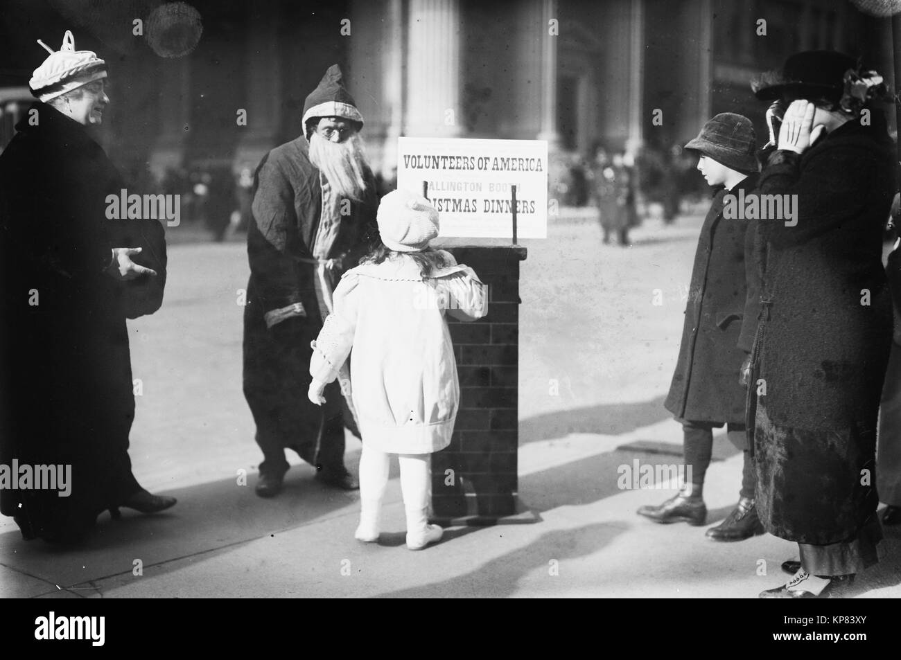 Freiwilliger von Amerika (breakoff aus Heilsarmee), das Geld auf der Straße in New York City in den frühen 1900er Jahren. Stockfoto