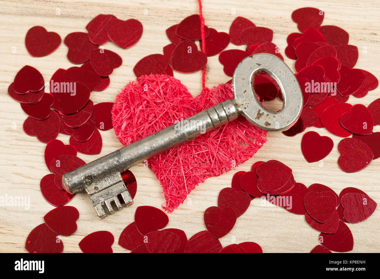 Schlüssel mit dem Herz, dem Symbol der Liebe Stockfotografie Alamy