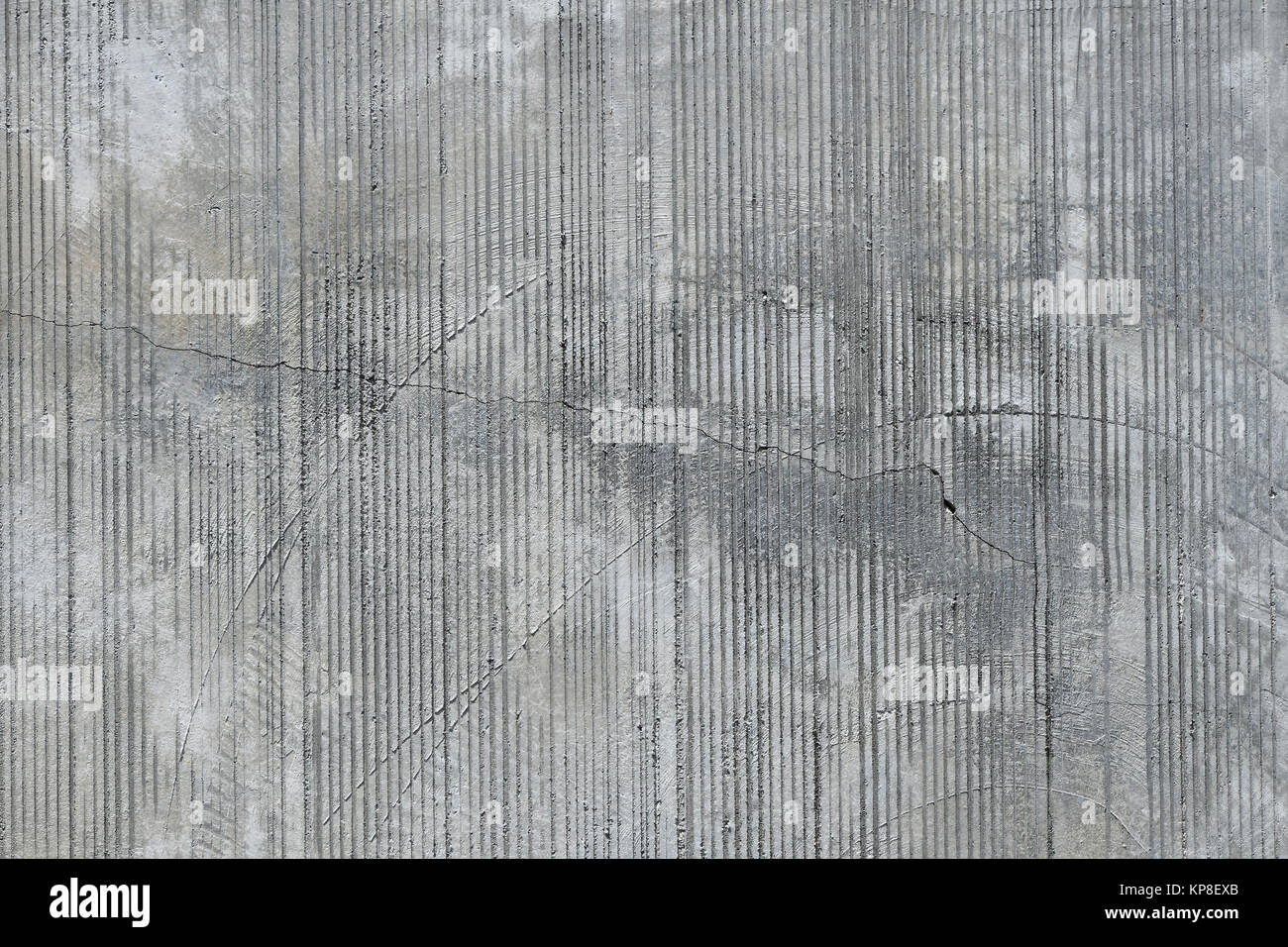 Betonwand mit Spuren von Verarbeitung gerieben Stockfoto