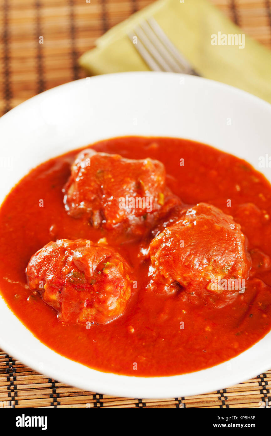 Hackfleischbällchen mit Tomatensauce, Hackfleischbällchen mit ...