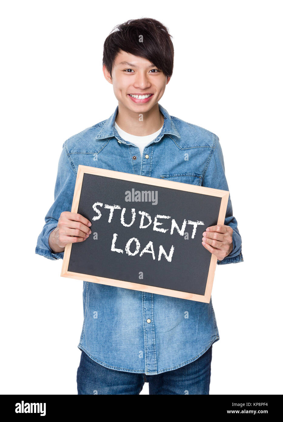 Asiatische junge Mann mit Schwarzen Brettes angezeigt Phrase der Student Loan Stockfoto