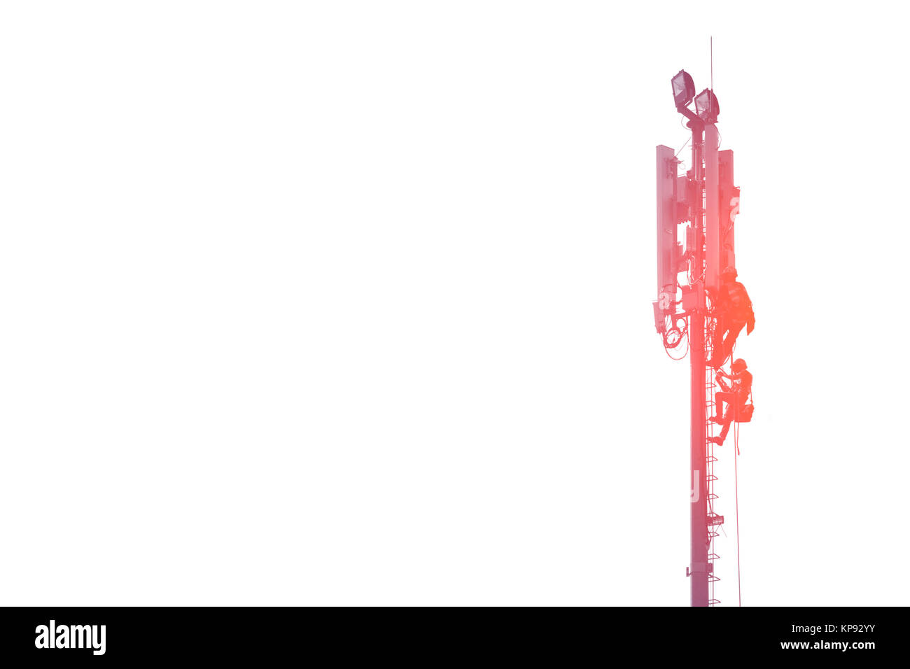 Ingenieur bei Kommunikation Turm auf weißem Hintergrund Platz für Text Stockfoto