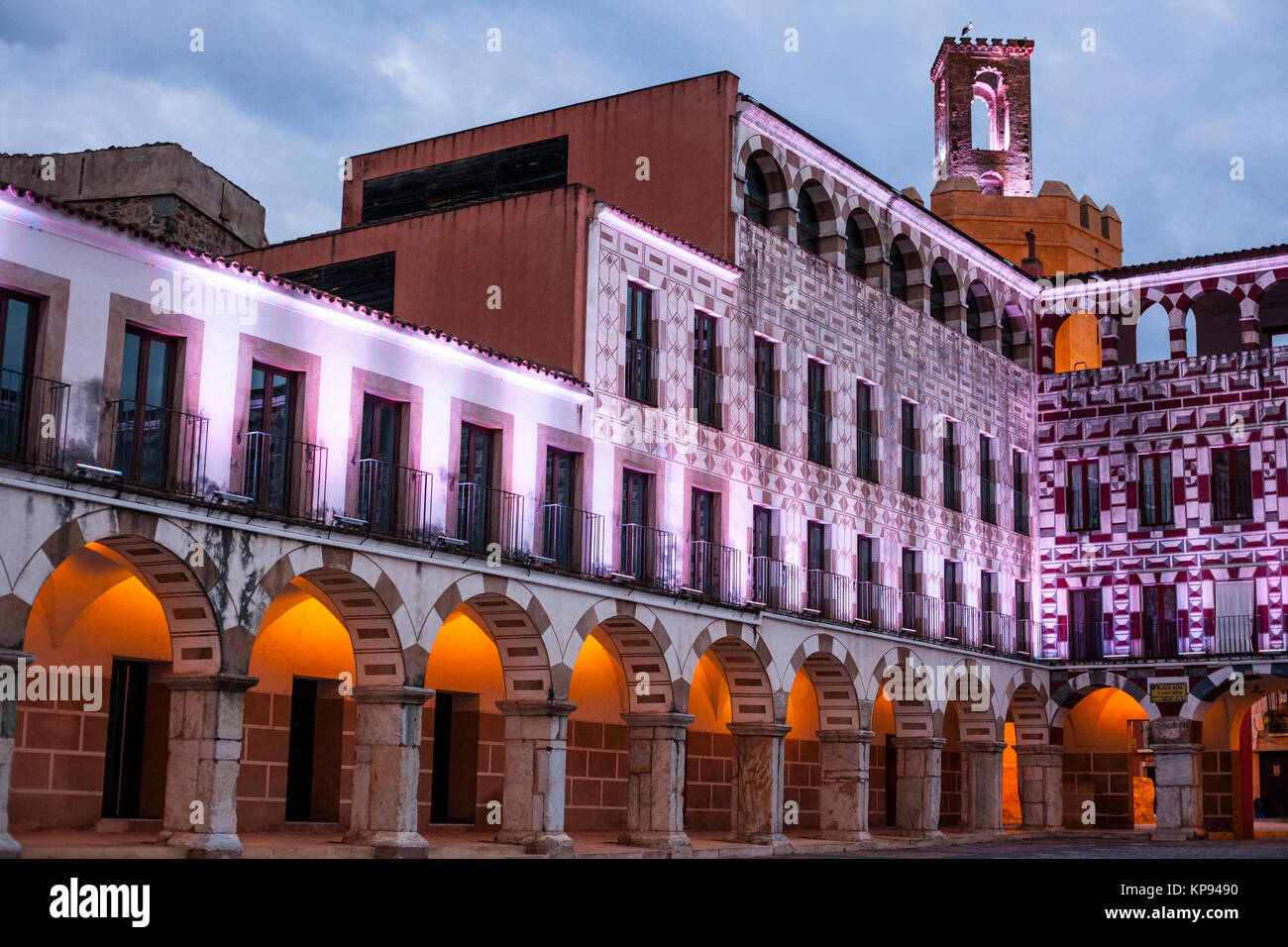 Hohe quadratische Badajoz in der Dämmerung, Spanien Stockfoto