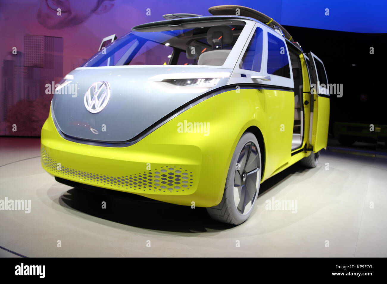 Volkswagen I.D. Buzz electric van auf der IAA in Frankfurt 2017, Deutschland Stockfoto