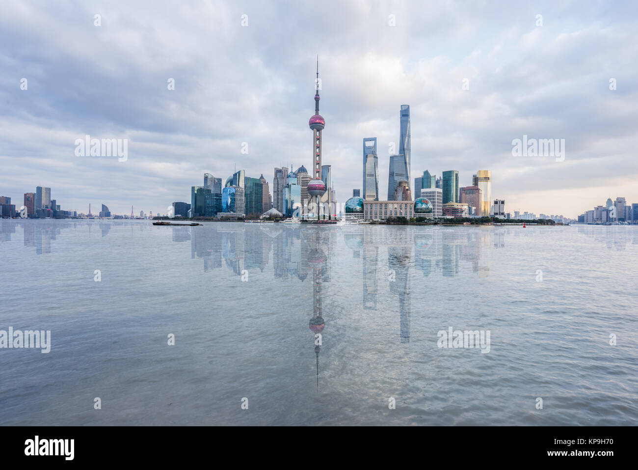 Wahrzeichen von Shanghai Huangpu Fluss in China. Stockfoto