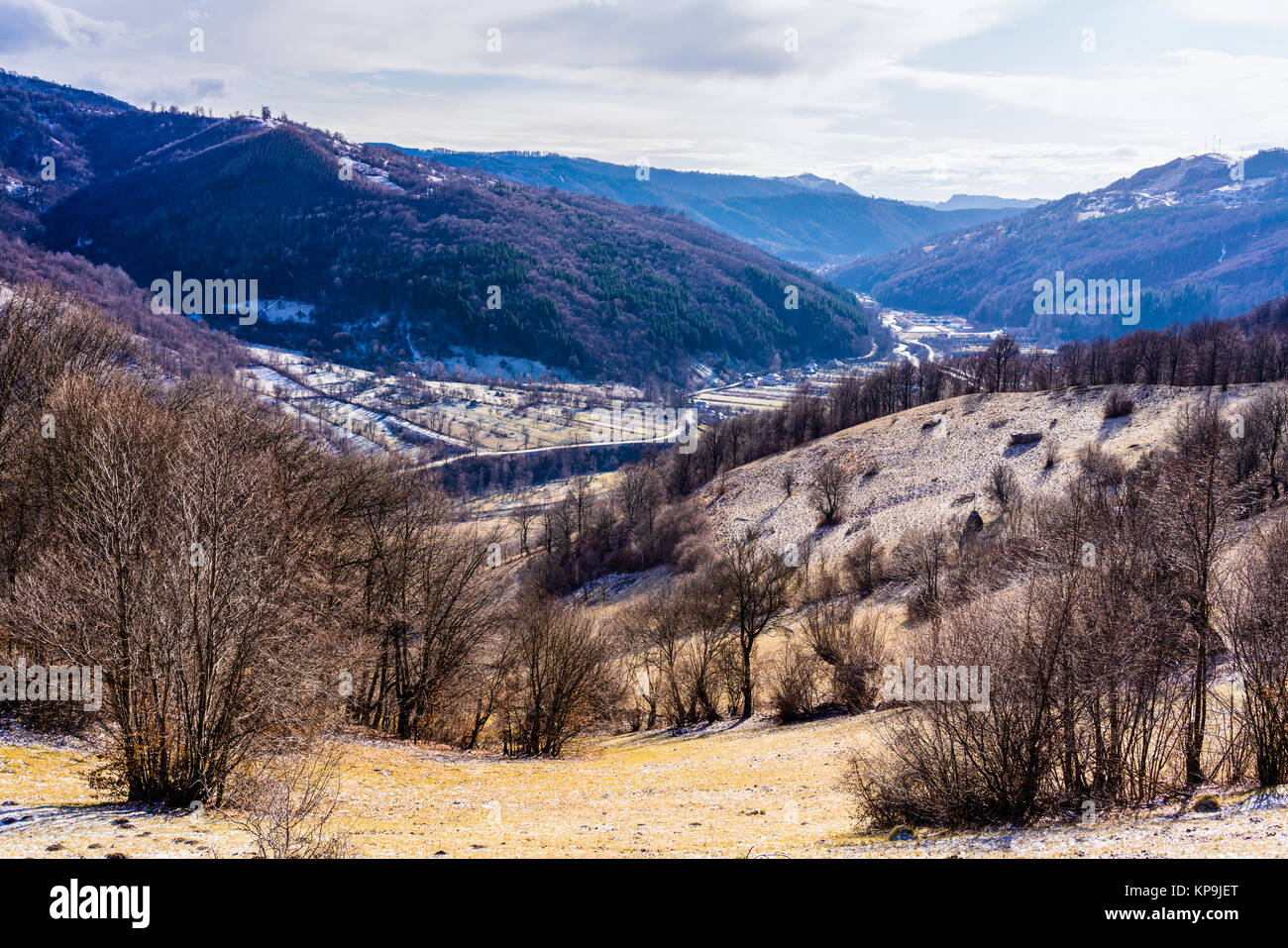 Winterlandschaft mit der Bucegi Gebirge in Rumänien Stockfoto