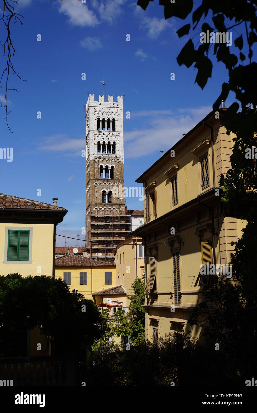 Blick von der Stadtmauer auf der kethedrale San Martino Stockfoto