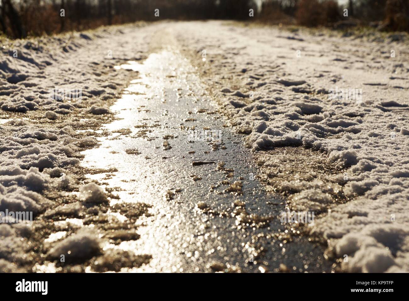 Die Straße Ist Auf Einem Kurzen Stück Vereist www.alamy.de