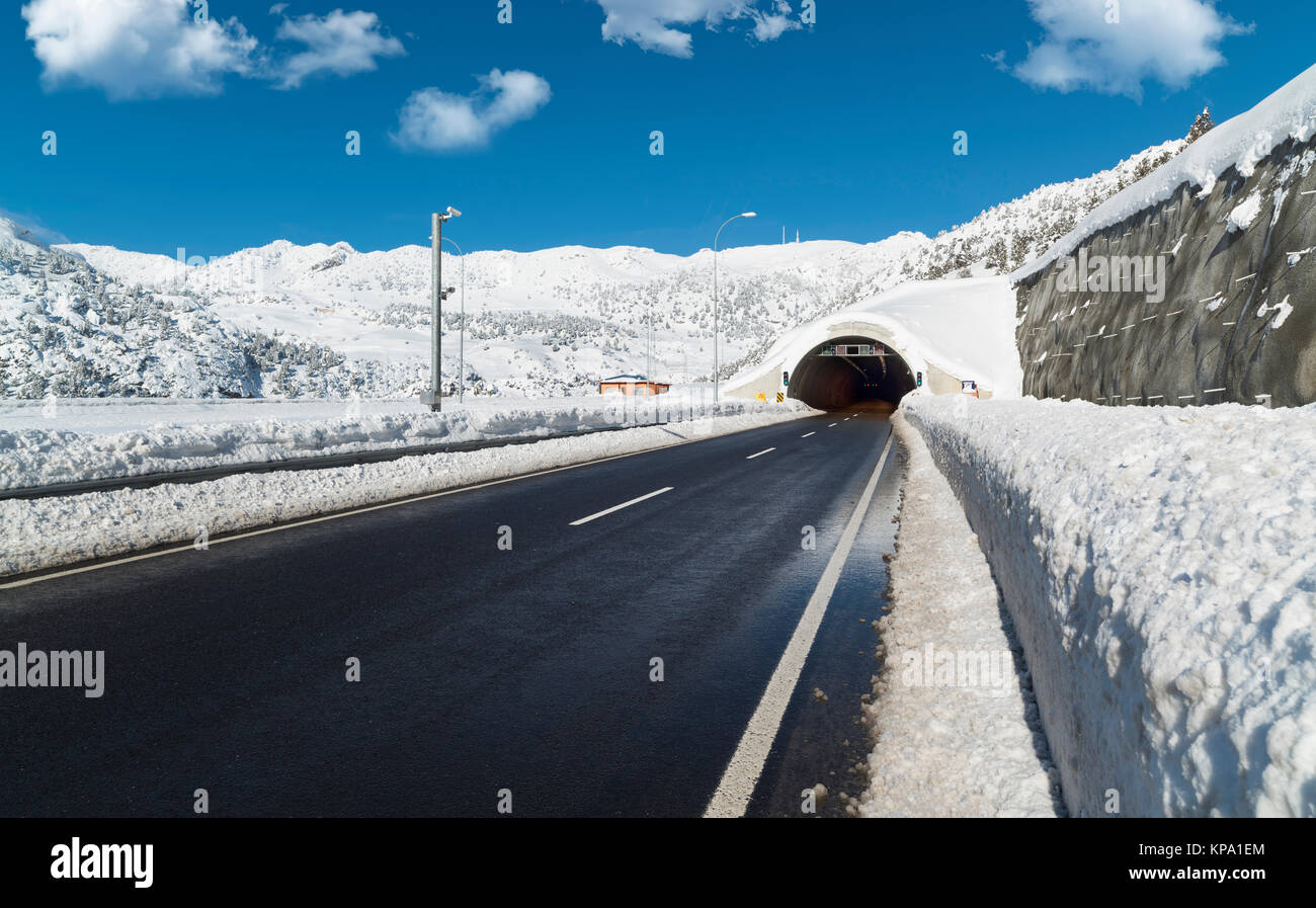 Der Tunnel Road und tunnel Eintrag Stockfoto