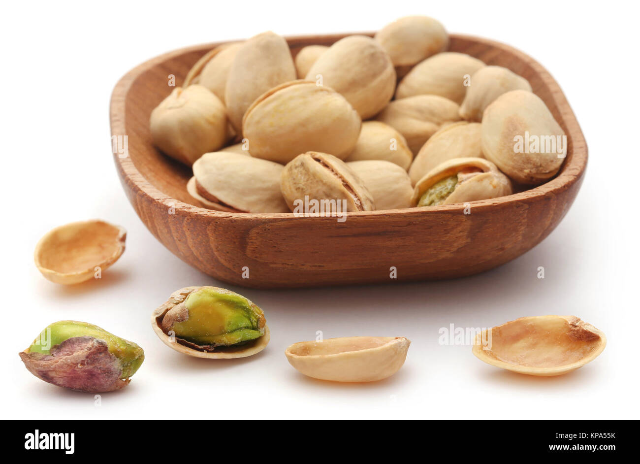 Nahaufnahme der Pistazien auf weißem Hintergrund Stockfoto