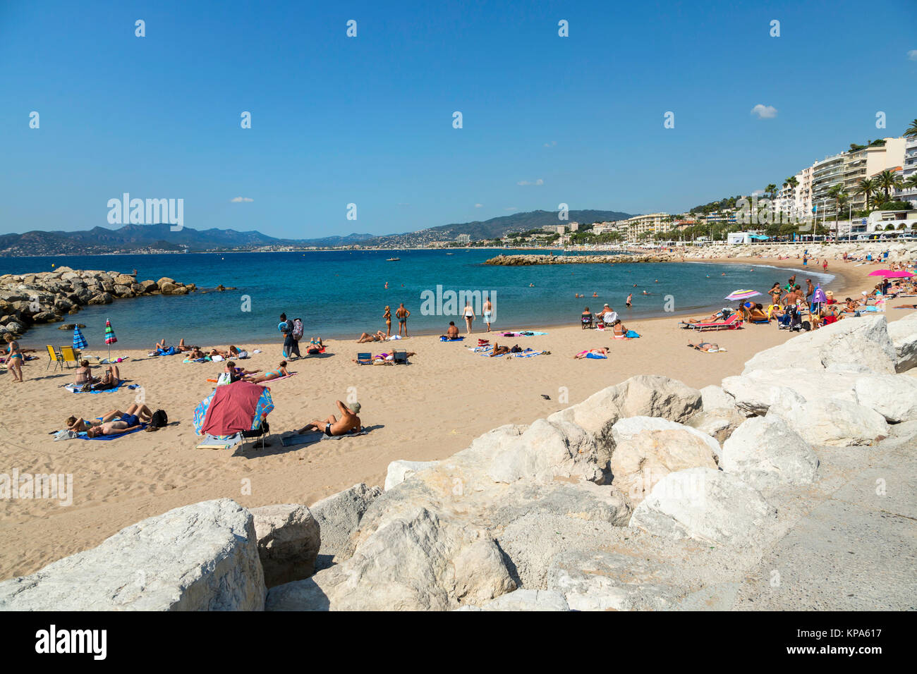 CANNES, Frankreich - September 9th, 2015. Cannes Strände gelten als die besten Strände, gesäumt mit Palmen und Luxus hotels in Frankreich Stockfoto