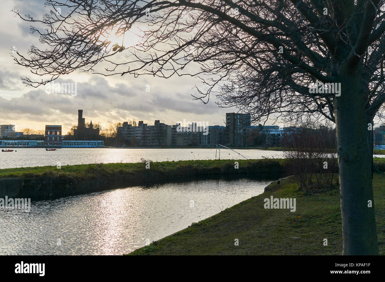 Die neuen Fluss und West Reservoir an Woodberry Down, Stoke Newington, London UK, im Dezember Stockfoto