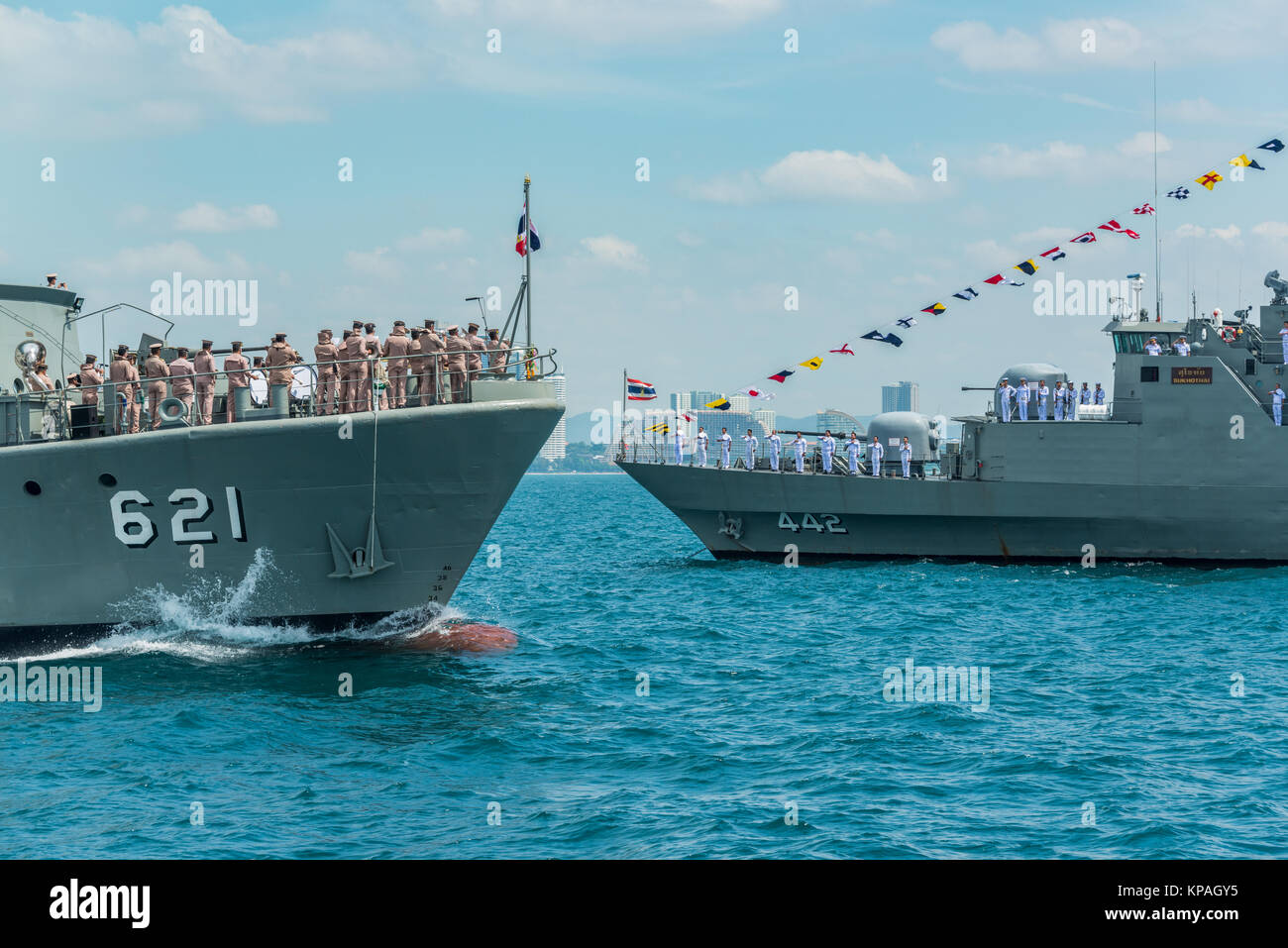 Pattaya, Thailand - 9 November, 2017, Seemänner, die in der Flotte auf Kriegsschiff auf Meer am 50. Jahrestag des ASEAN international fleet Review 2017 Stockfoto