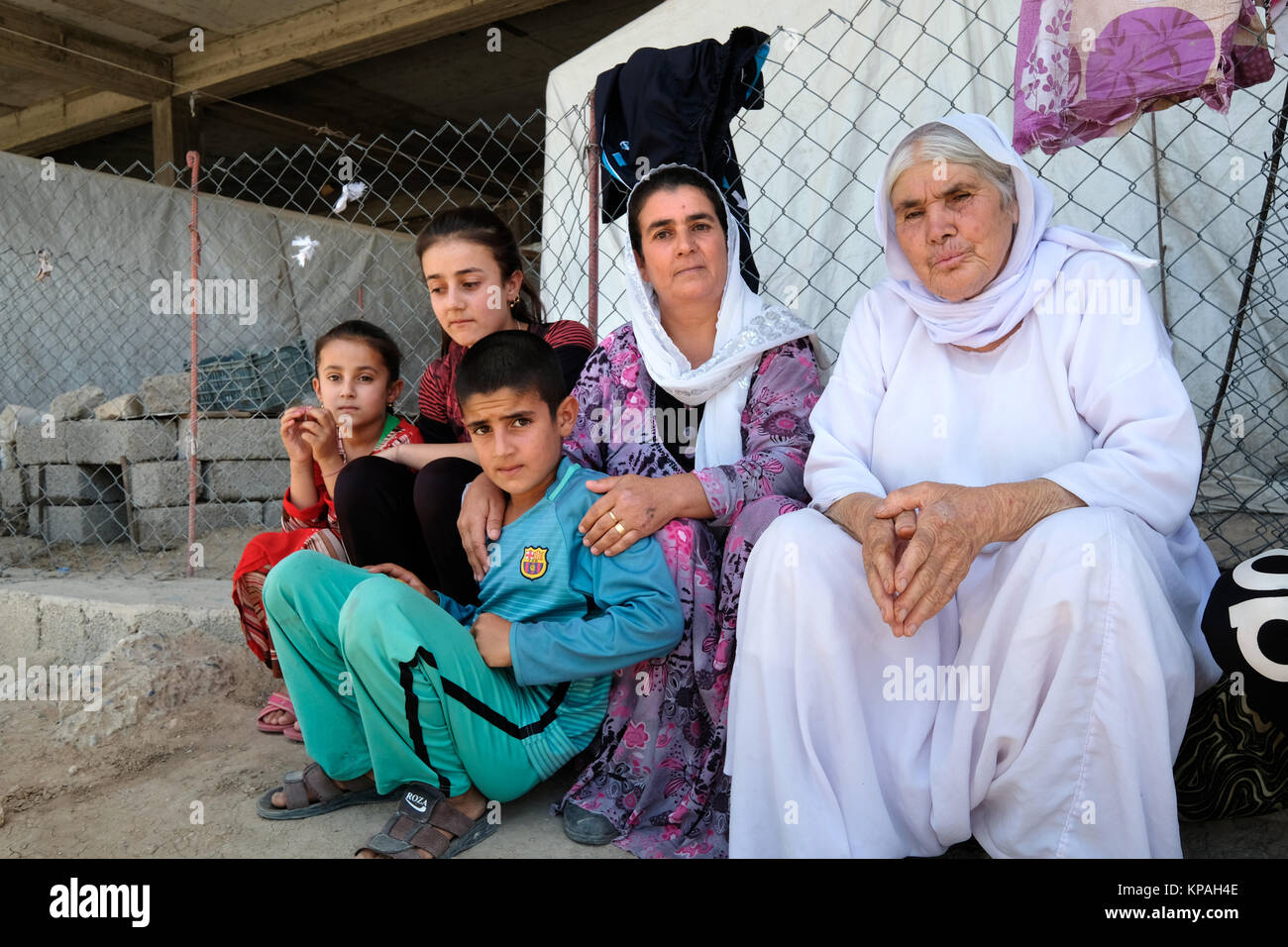 Die Kurdischen Yeziden Flüchtlinge leben in einer Ruine im Deraboun in der Nähe der Grenze mit dem Irak und der Türkei, Autonome Region Kurdistan, Irak Stockfoto